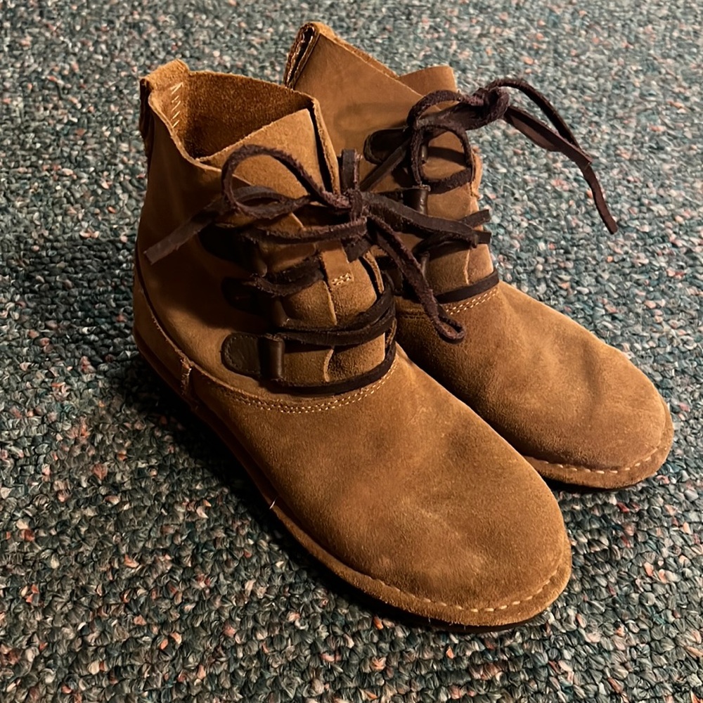 Tan Lace Up Ugg Boots